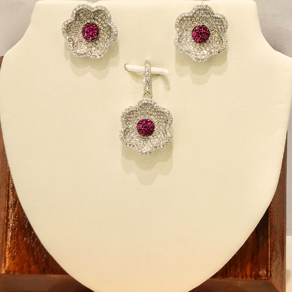 925 Sterling Silver Diamond Flower Shape Pendant Set