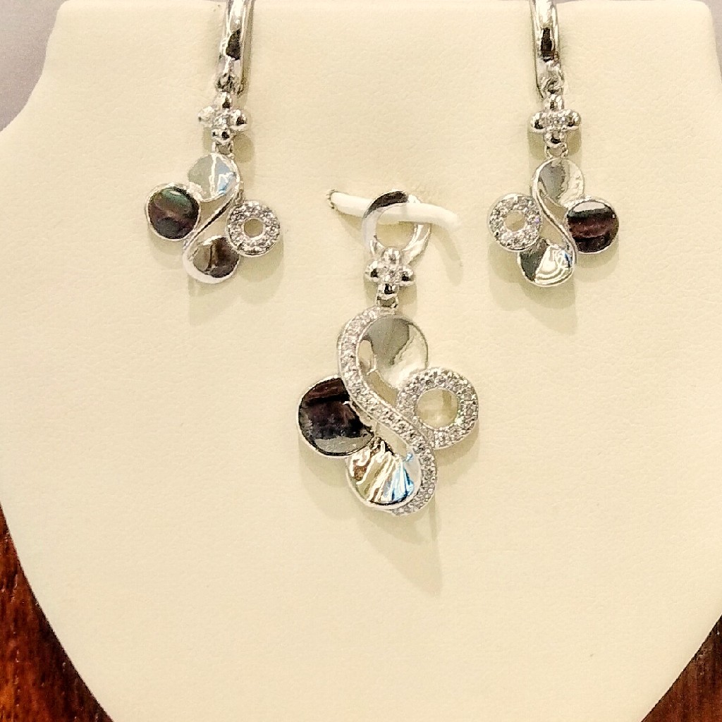 925 Sterling Silver Zircon Flower Pendant Set