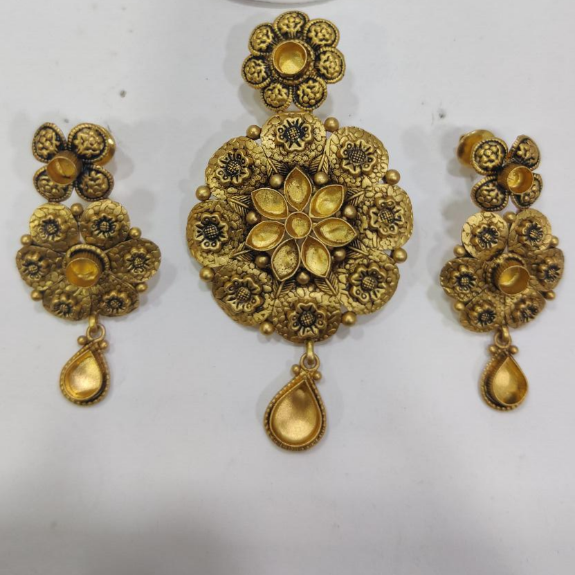 22k Gold oxidised pendent set