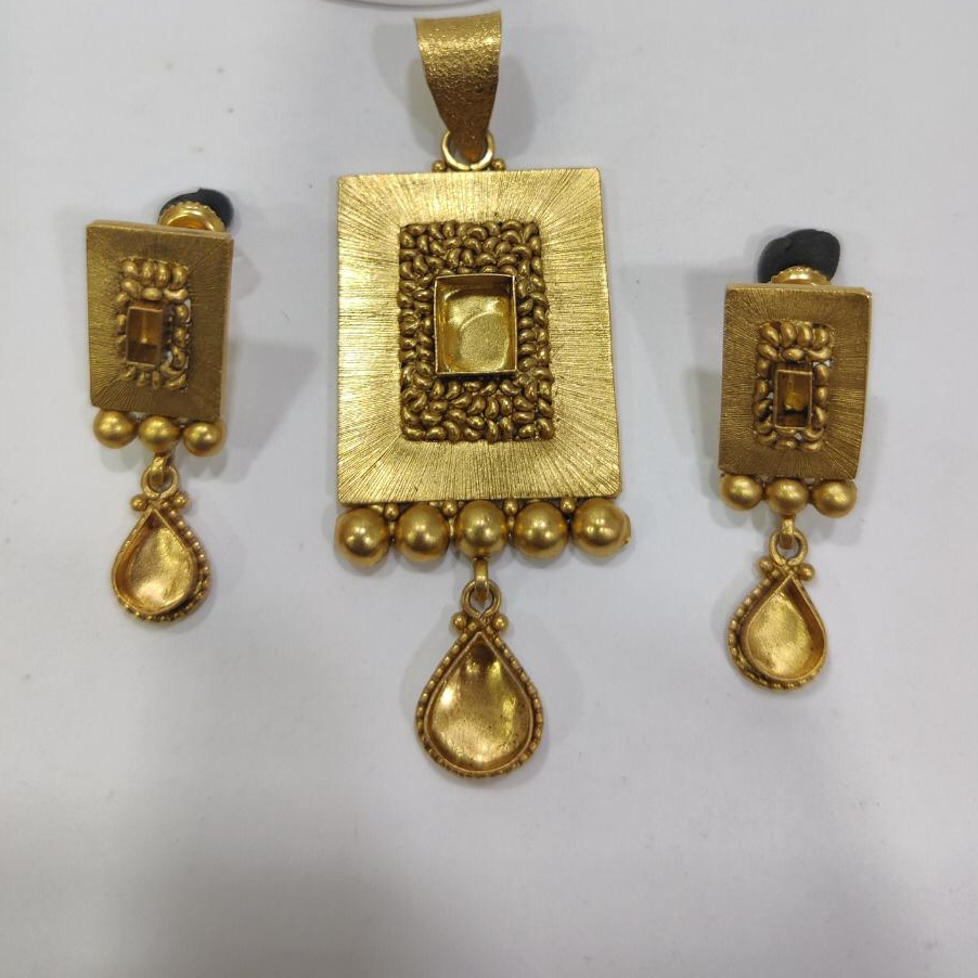 22k gold antique square shape pendent set