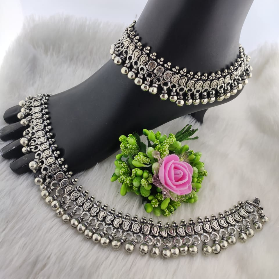 Silver Ladies Antique Oxidised Payals - Image 5