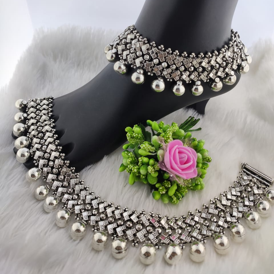Silver Ladies Antique Oxidised Payals - Image 4