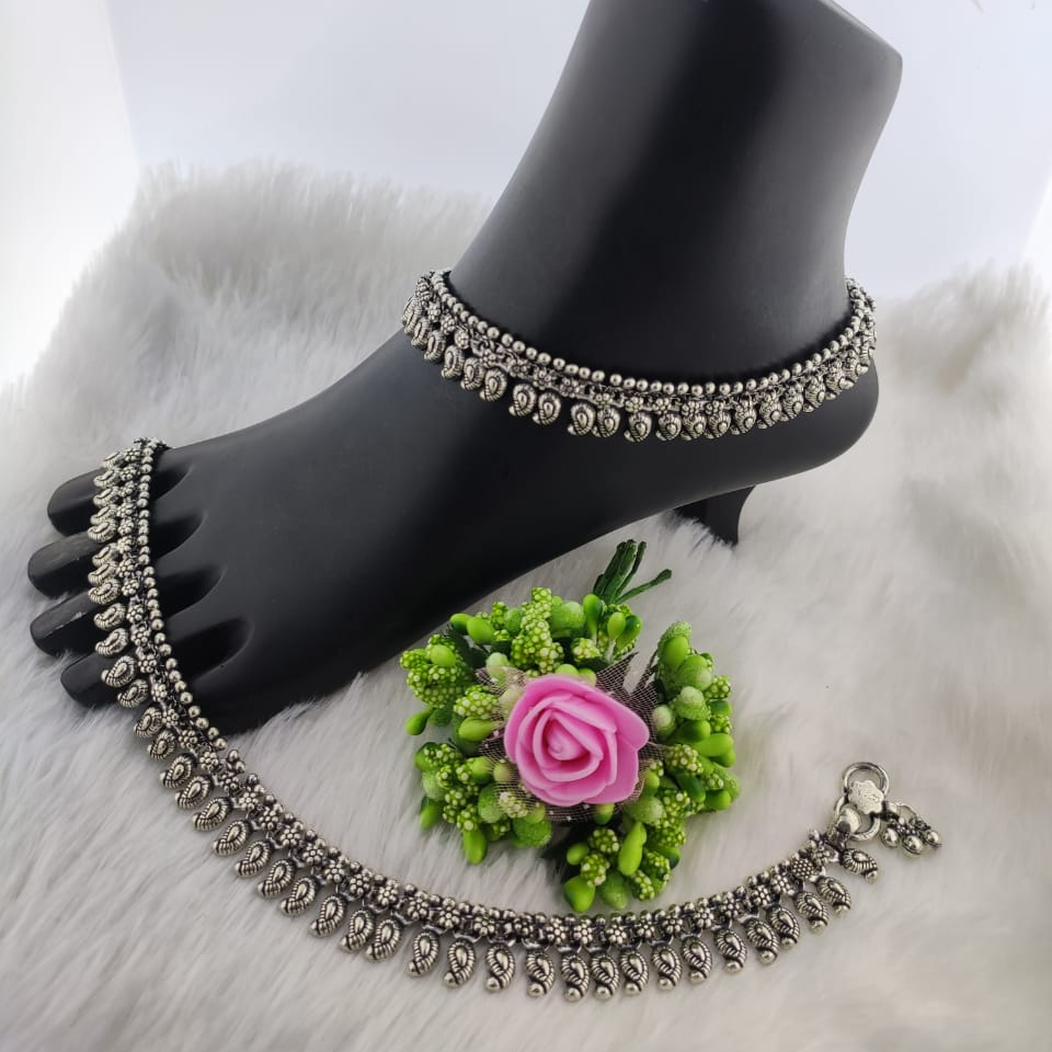 Silver Ladies Antique Oxidised Payals - Image 3