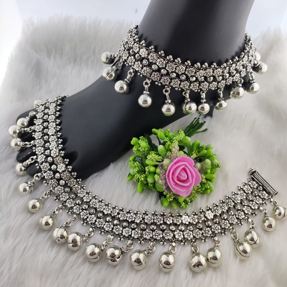 Silver ladies oxidised antique payals - Image 2