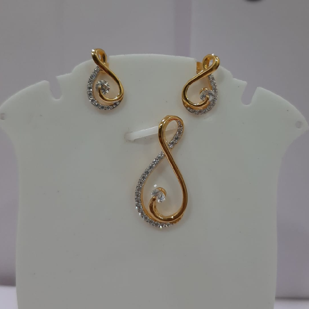 22k gold diamond S letter dseign pendent set
