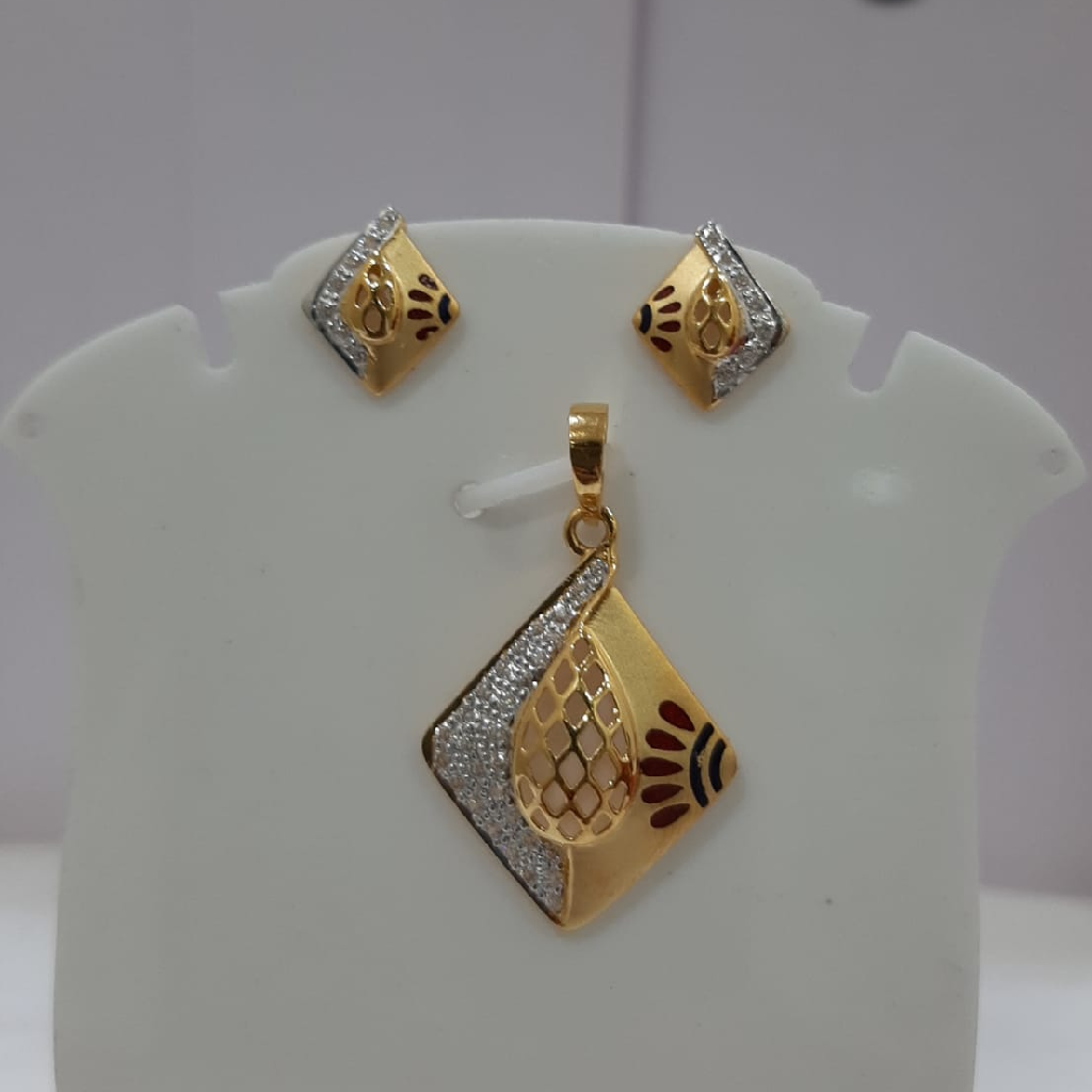22k gold with red and black color diamond pendent set