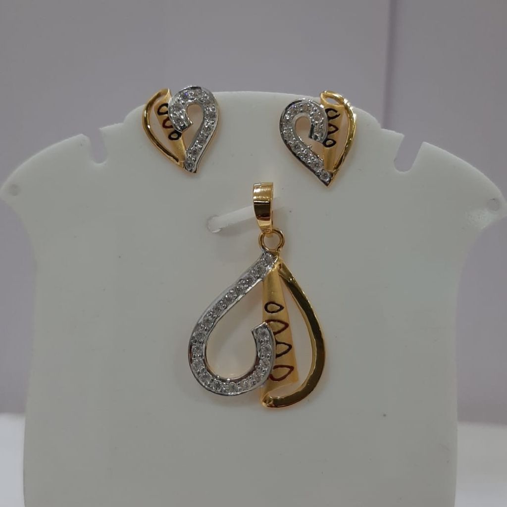 916 gold with diamond pendent set