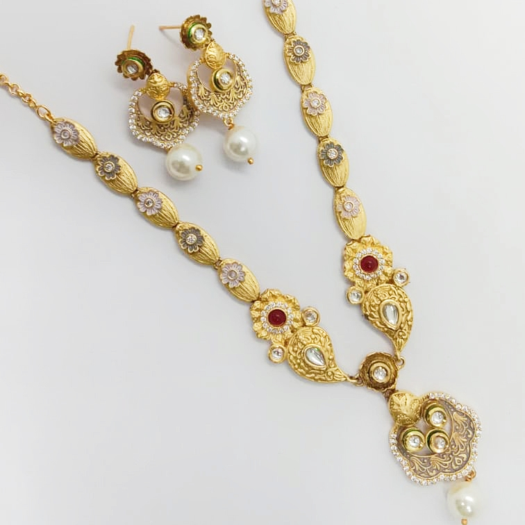 Pure silver kundan necklace for ladies and a pair of earnings