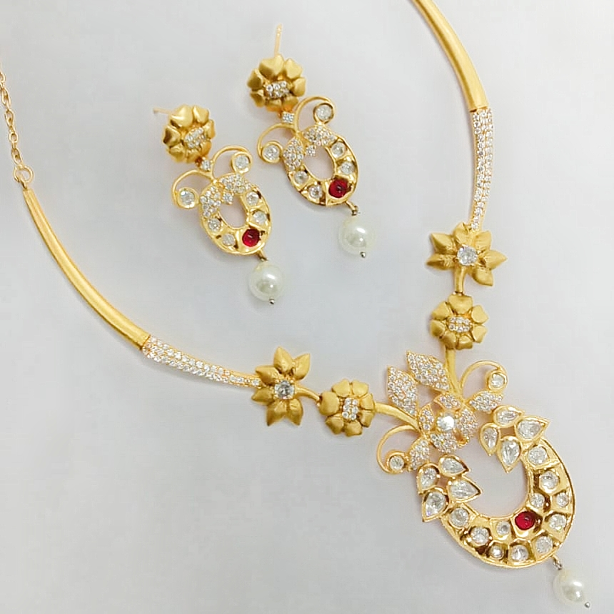 Pure silver kundan necklace for ladies and a pair of earnings