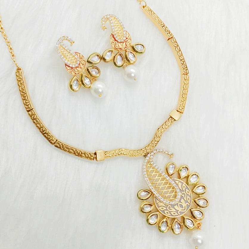 Pure silver kundan necklace for ladies with earnings in gold polish