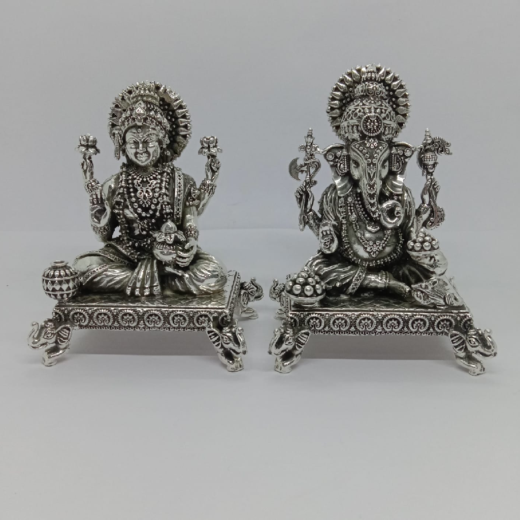 Pure silver idol of laxmi ganesha in antique polish