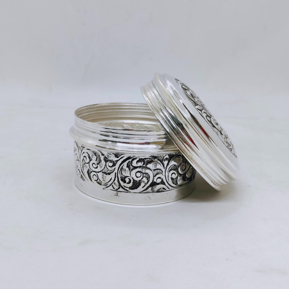 Hallmarked silver box for gifting in antique rounded shape carvings - Image 2