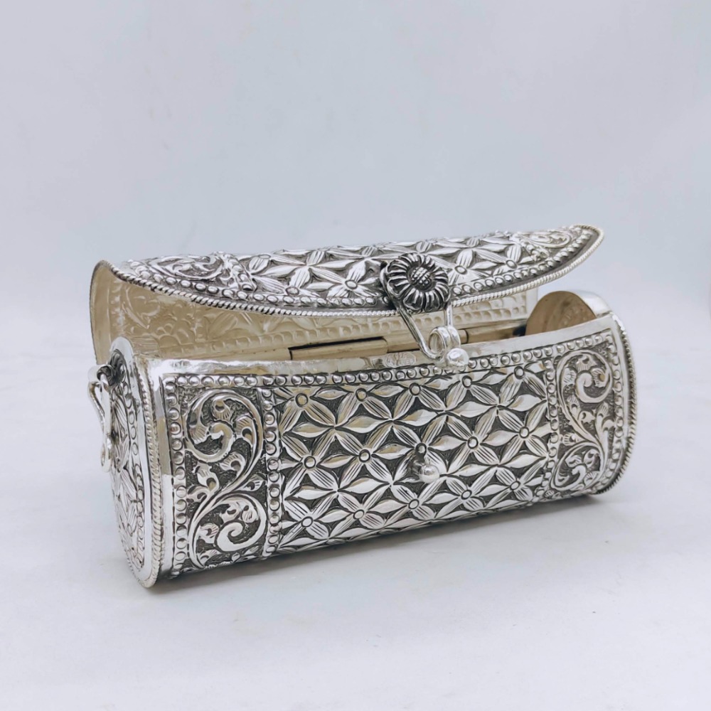 Hallmarked silver designer clutch in floral motifs carvings - Image 2