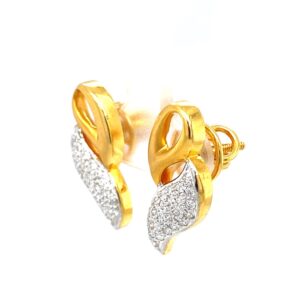 Gold and diamond petal design in pave setting 9top106
