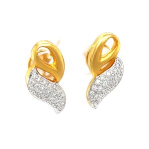 Gold and diamond petal design in pave setting 9top106