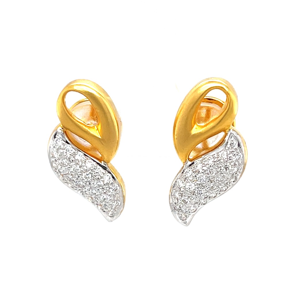 Gold and diamond petal design in pave setting 9top106