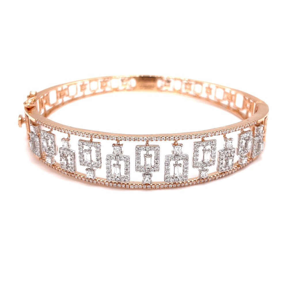 Broad bracelet with baguette in the centre with rectangular design