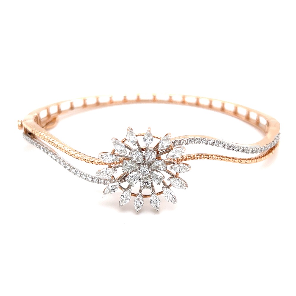 Novus Diamond Bracelet with a Flower Motif in Rose Gold