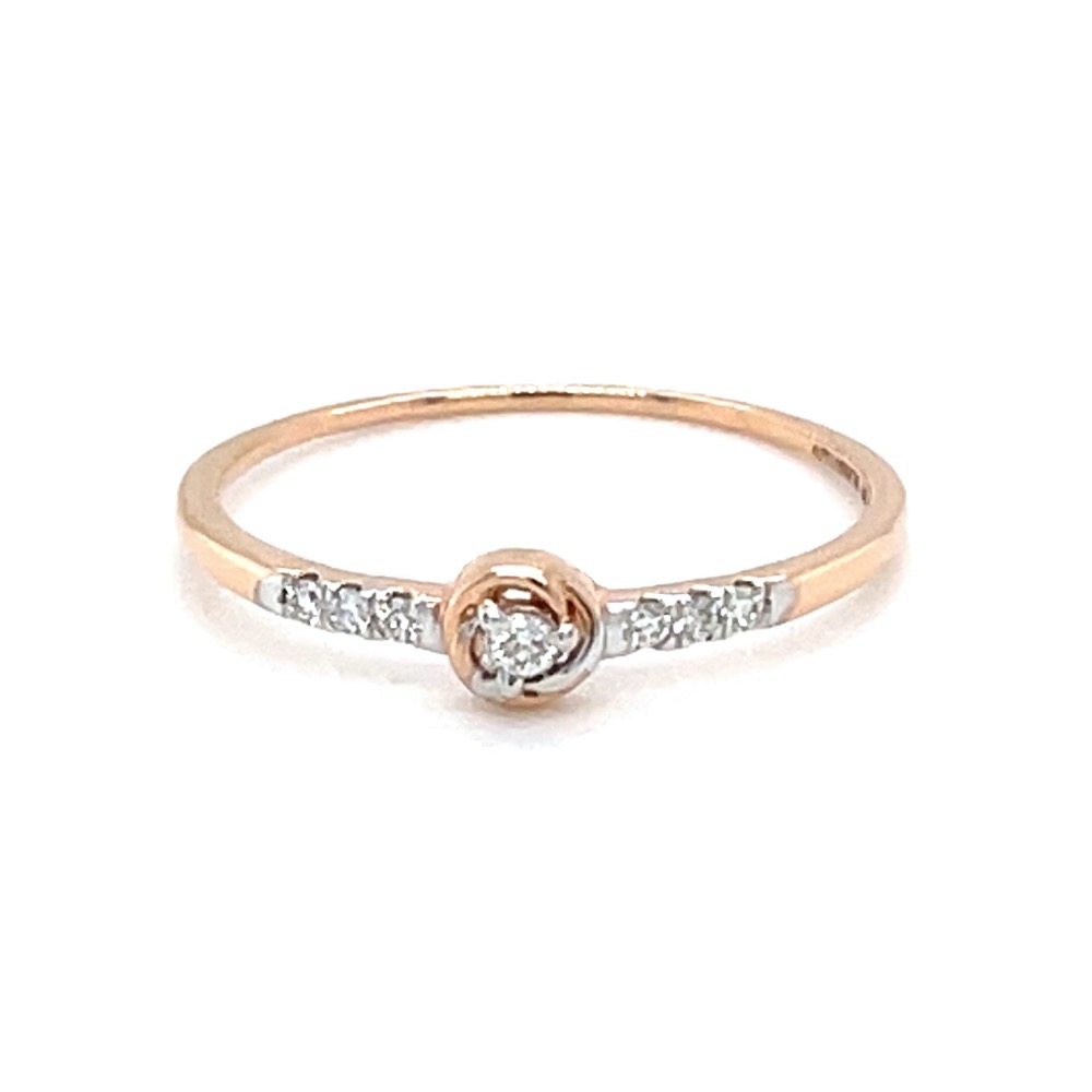 Single diamond in centre with diamonds on band 0lr171