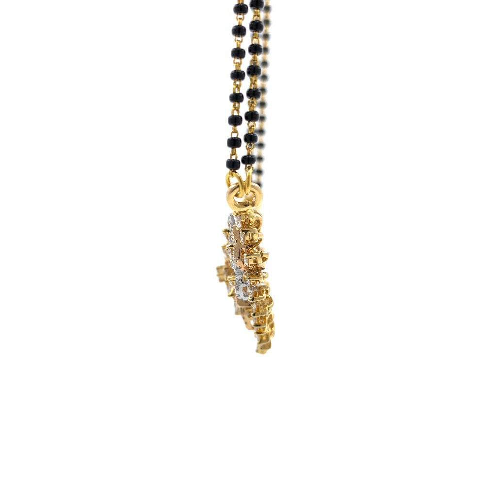 Etourdissante Tanmaniya with Floral Design in the Centre using Fancy Shaped Diamonds in 18k Three Tone Gold - 2.38 carats - 11.040 grams - 8DHP28 - Image 5