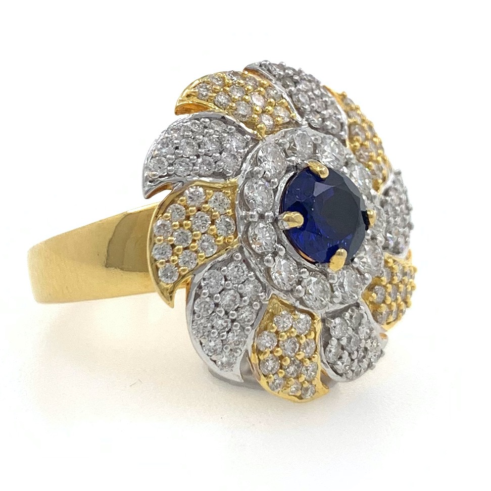 18kt / 750 yellow gold cocktail diamond ring with blue colour stone 5lr717 - Image 2