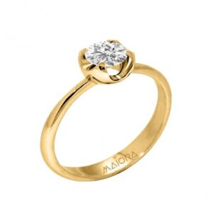 Boomed diamond ring