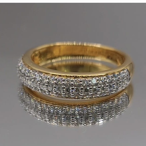 18Kt Gold Diamond Band
