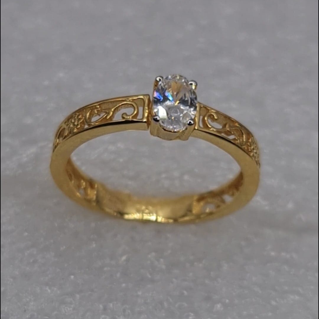 18Kt Gold Fancy Diamond Ring