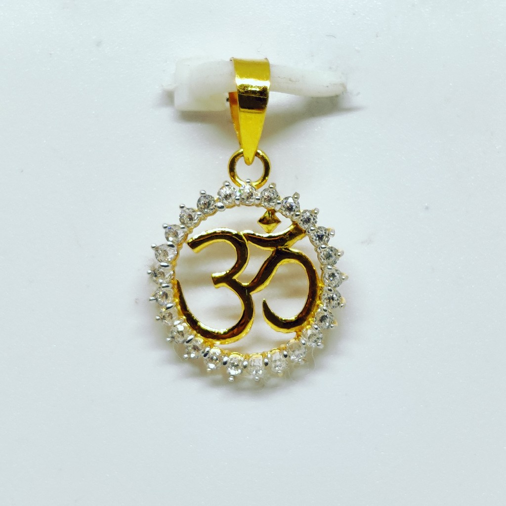 18 KT Hallmark 750 fancy diamond om Pendent