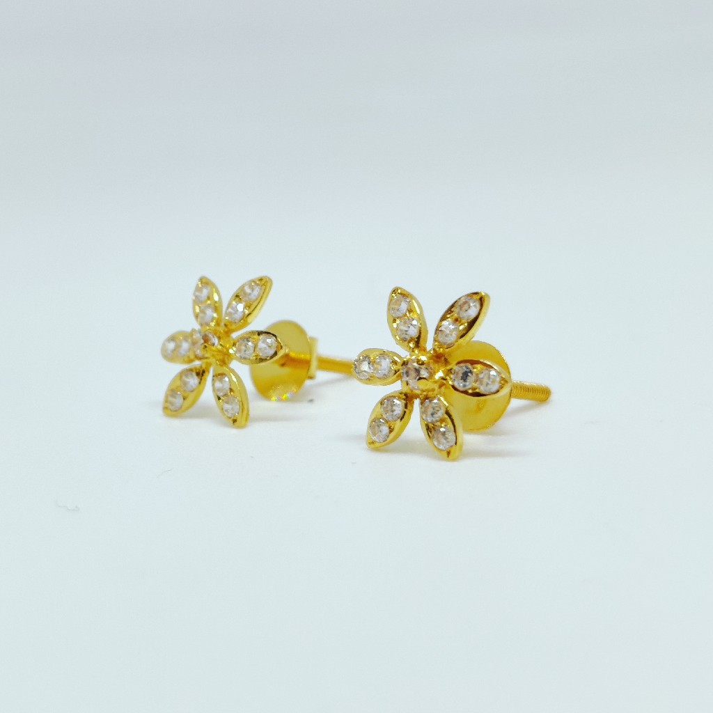 18 KT 750 Hallmark fancy delicate flower shape Ladies Top - Image 3