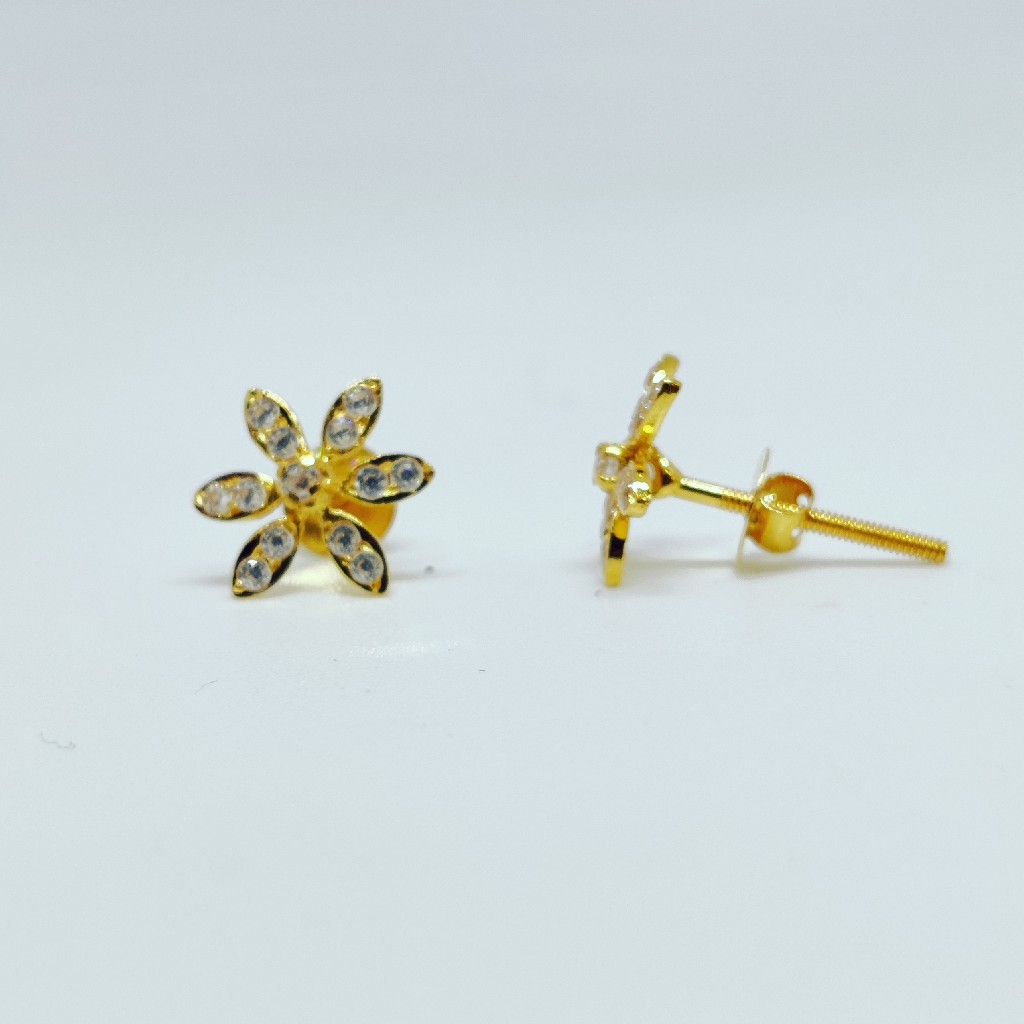 18 KT 750 Hallmark fancy delicate flower shape Ladies Top - Image 2