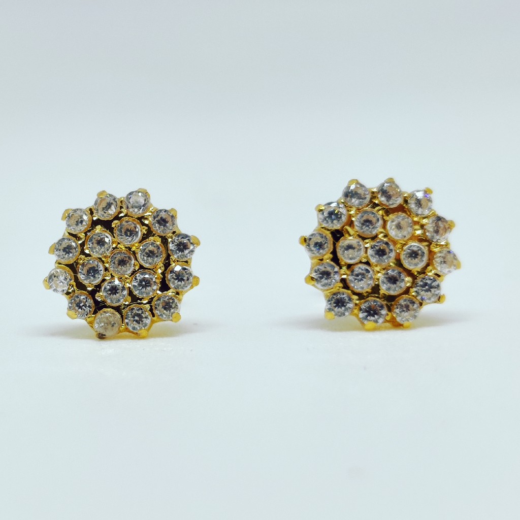 18 KT 750 Hallmark round shape diamond Ladies Top