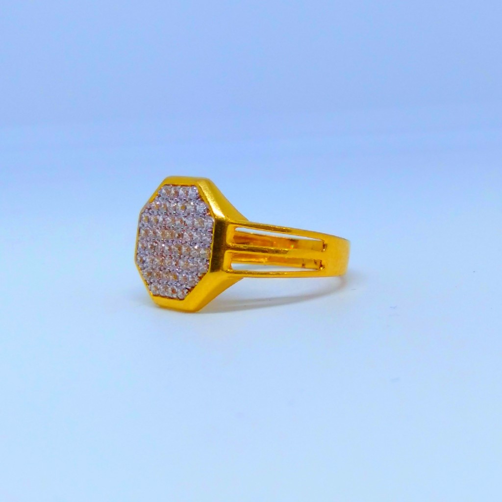 22 KT 916 Hallmark fancy diamond gents ring - Image 2