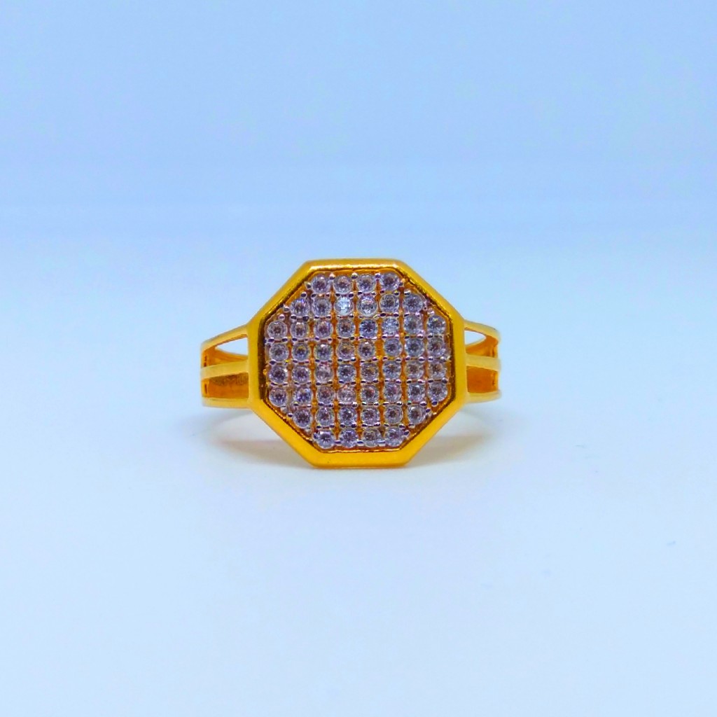 22 KT 916 Hallmark fancy diamond gents ring