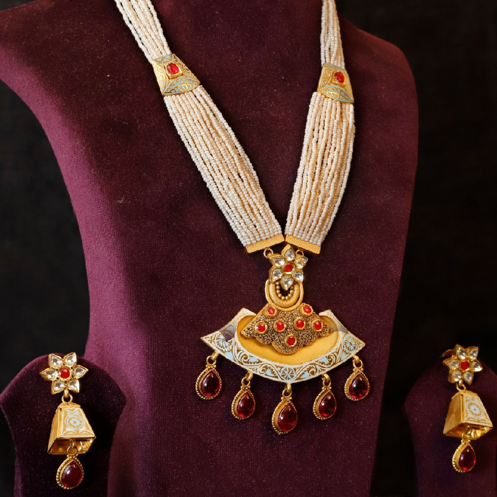 Antique necklace set (22k)