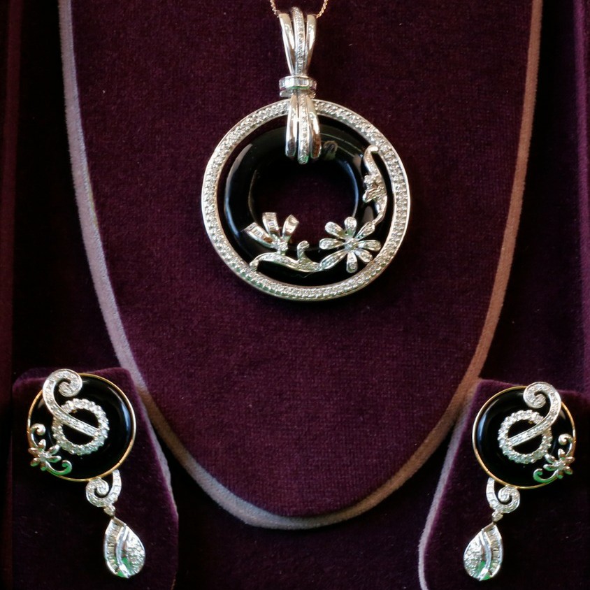 Real diamond pendant set (18k)