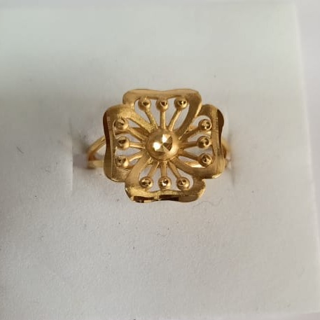 22KT Gold Flower Design Ring