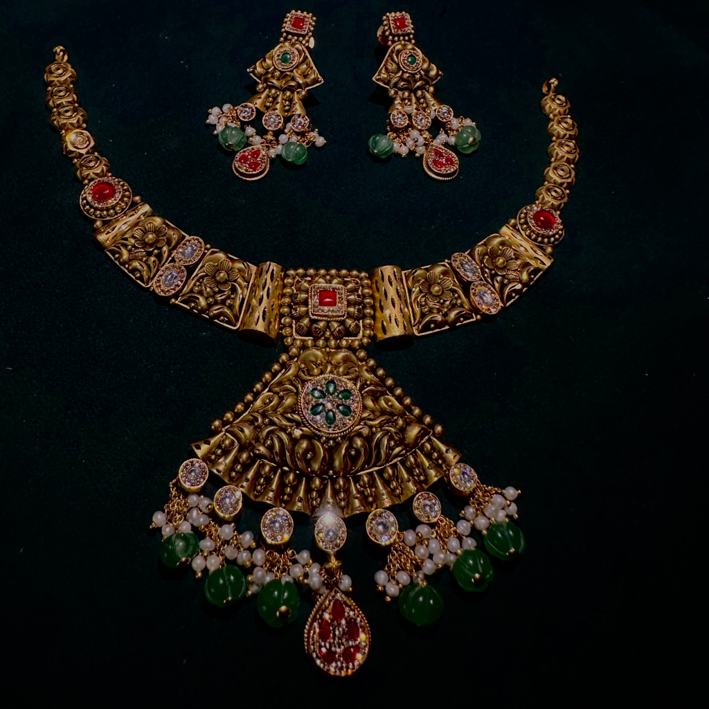 916 Gold Antique Kundan Necklace Set