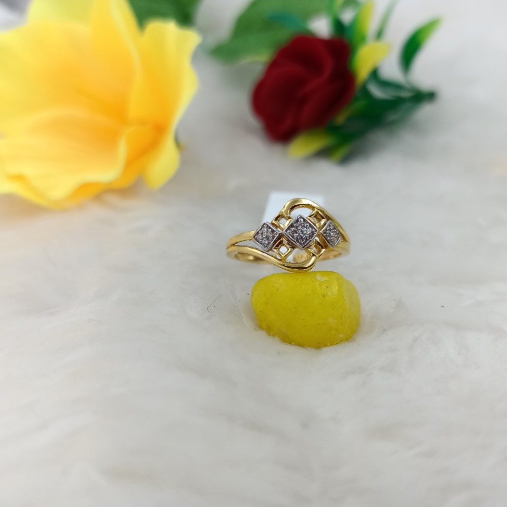 22k Yellow Gold Elegant Contemporary  Ring
