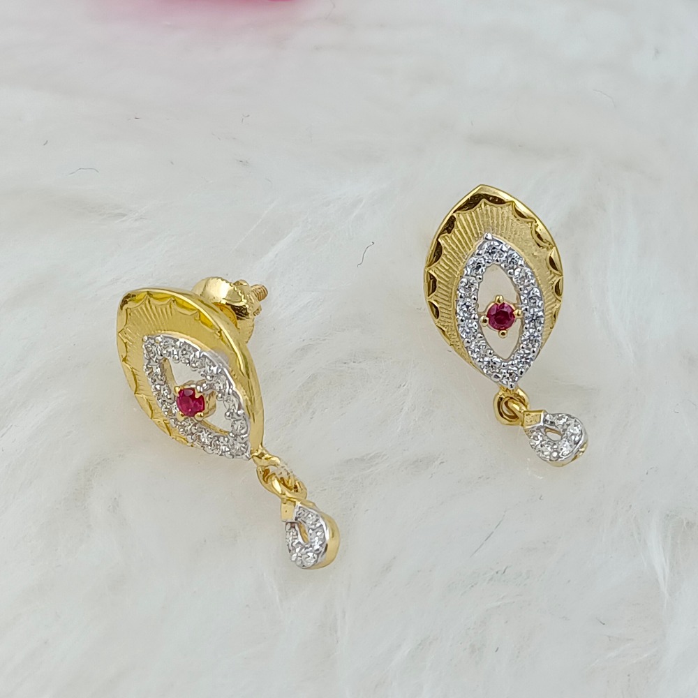 916 GOLD CZ FISH DESIGN EARRING