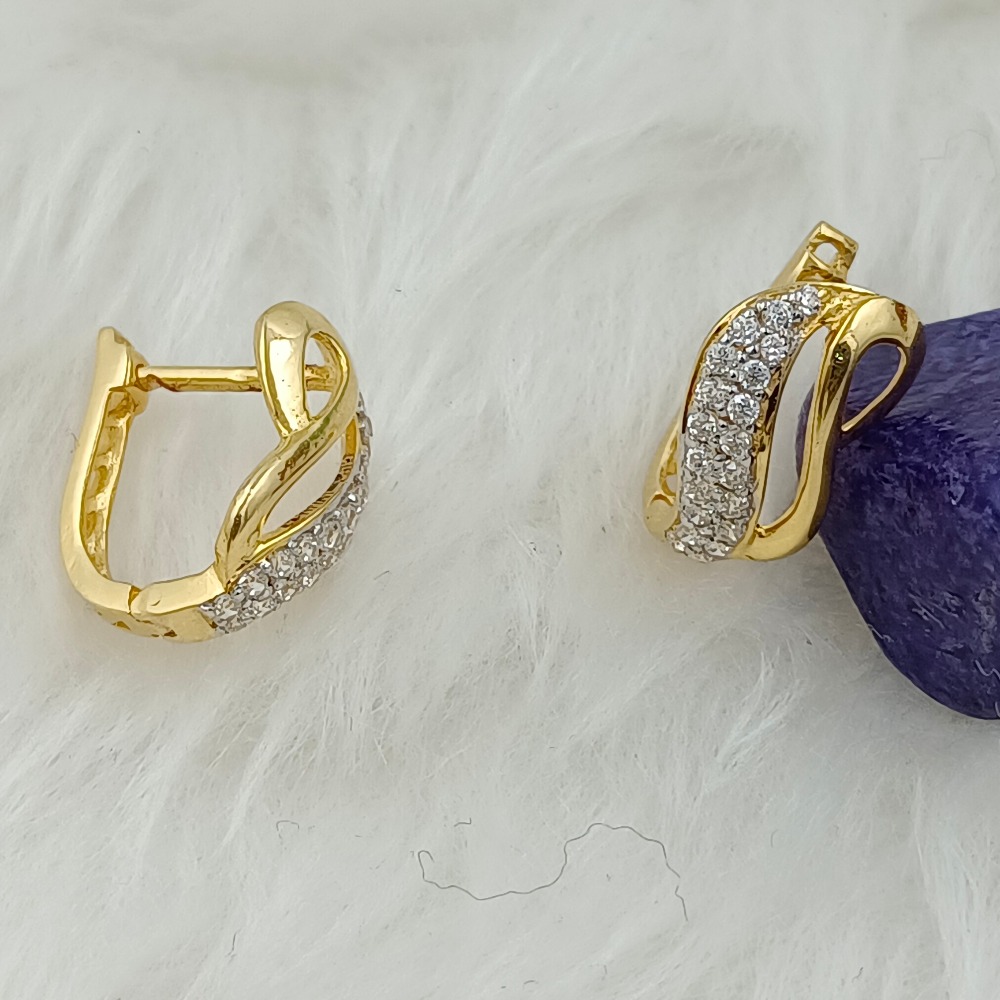 916 GOLD J BALI TYPE EARRING