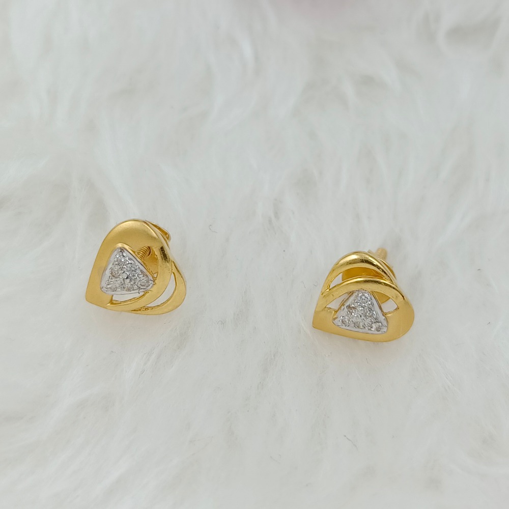 916 GOLD HEART SHAPE EARRING