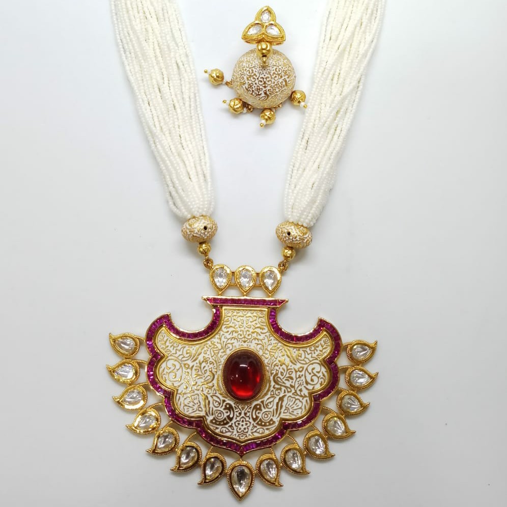Kundan pendant set