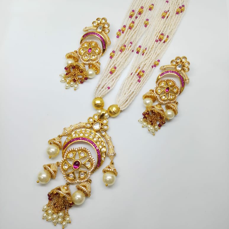 Kundan pendant set