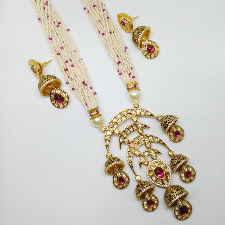 Kundan pendant set