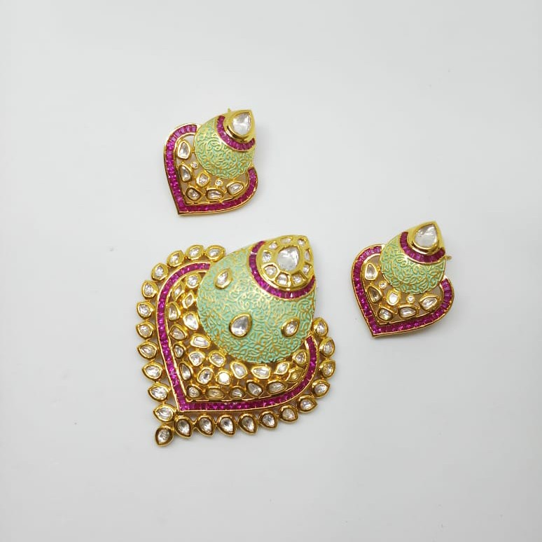 Kundan pendant set