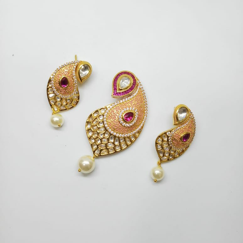 Kundan pendant set