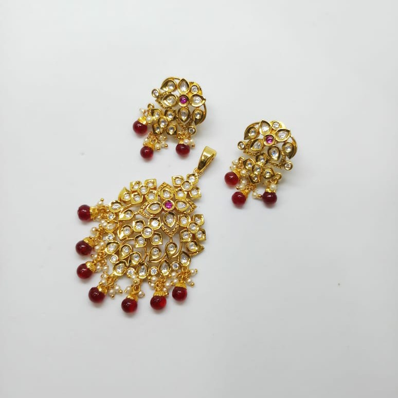 Kundan pendant set