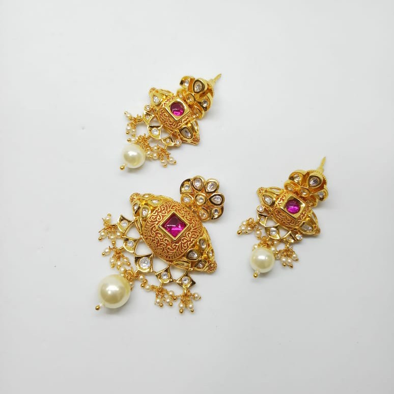 Kundan pendant set