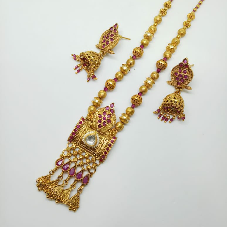 Gold Forming pendant set